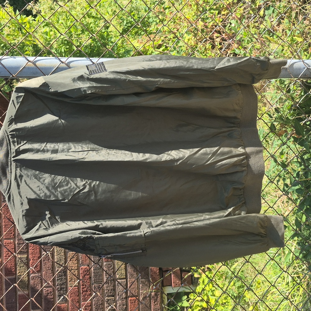 Army Performance Green Long Sleeve Lihgtweight Wi… - image 2